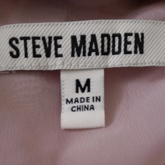 Steve Madden Floral Smocked Waist V-Neck Top in Mauve Size Medium - Picture 3 of 6